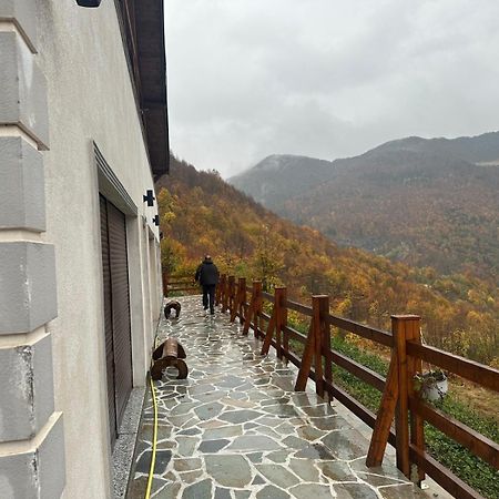 Zeneli Alpin Chalet Cerem Exterior photo
