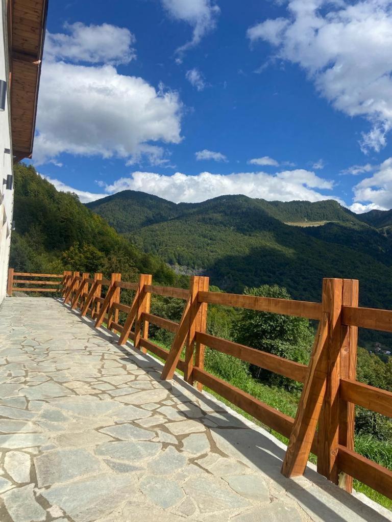 Zeneli Alpin Chalet Cerem Exterior photo